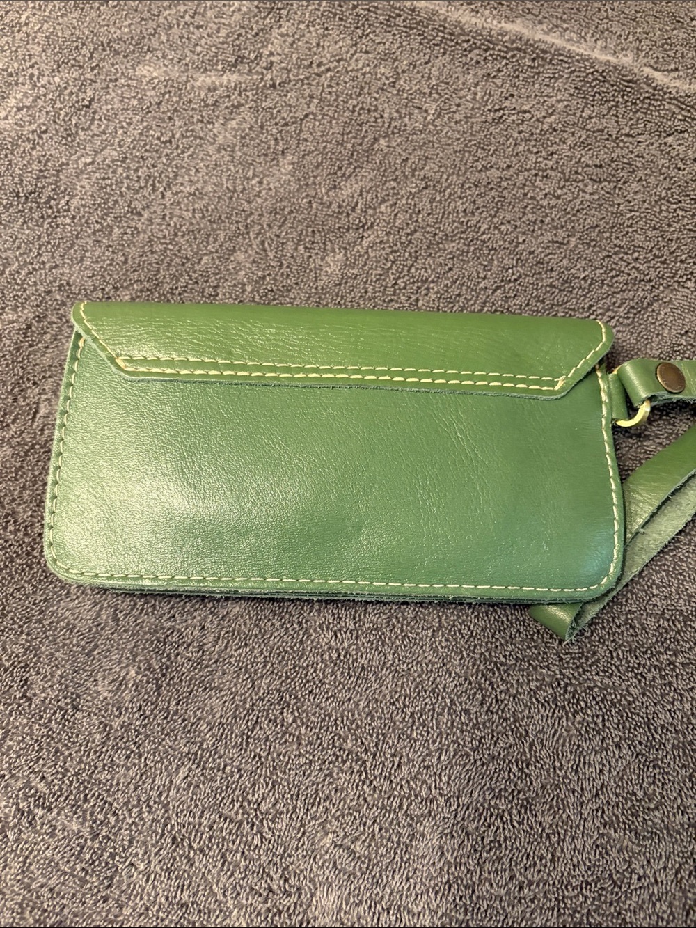 Portland Leather Green Leather Wristlet Clutch - Picture 4 of 5